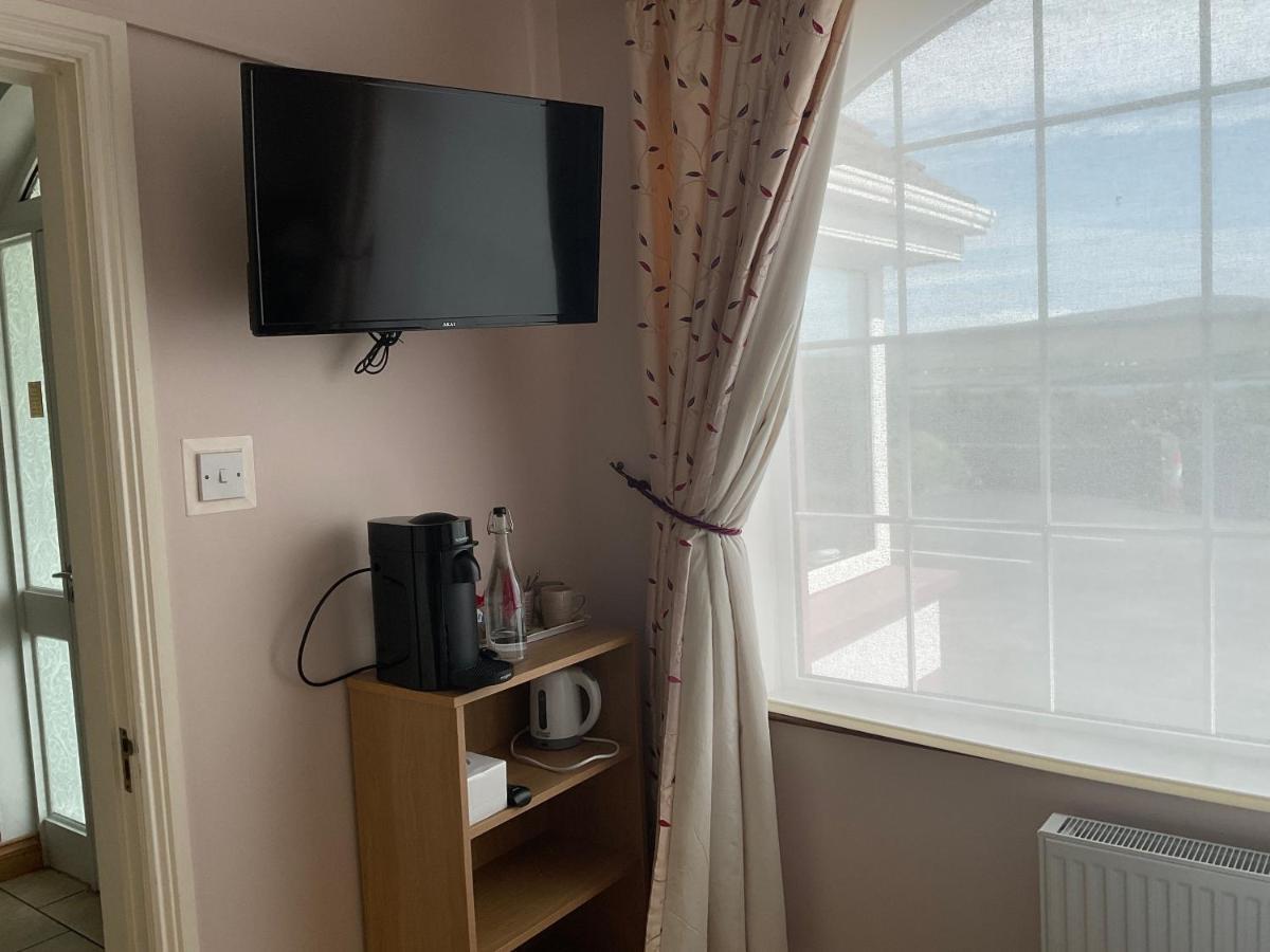 Brownes Bed & Breakfast Emlagh East Exterior photo