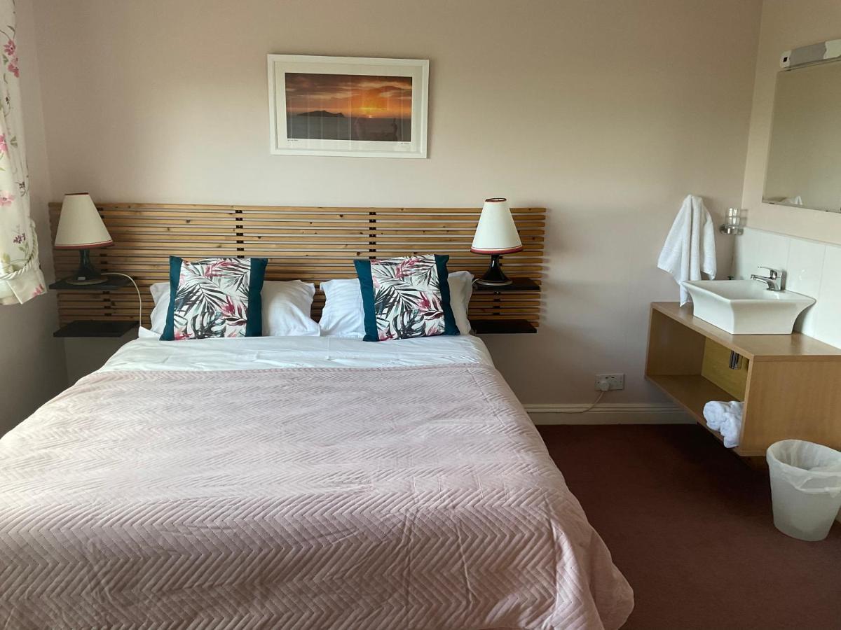 Brownes Bed & Breakfast Emlagh East Exterior photo