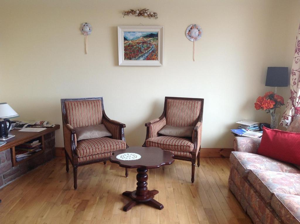 Brownes Bed & Breakfast Emlagh East Exterior photo